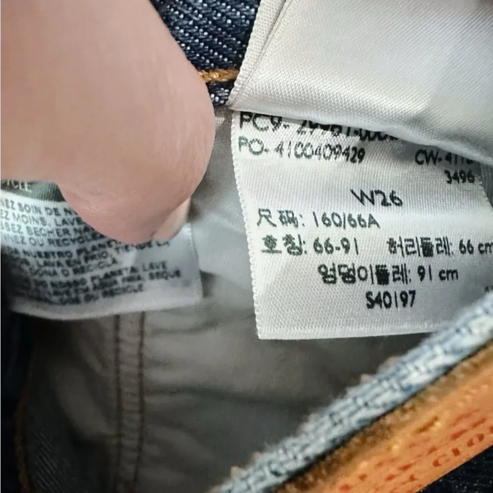 Levi’s Dark Wash Denim Shorts - Picture 3 of 4